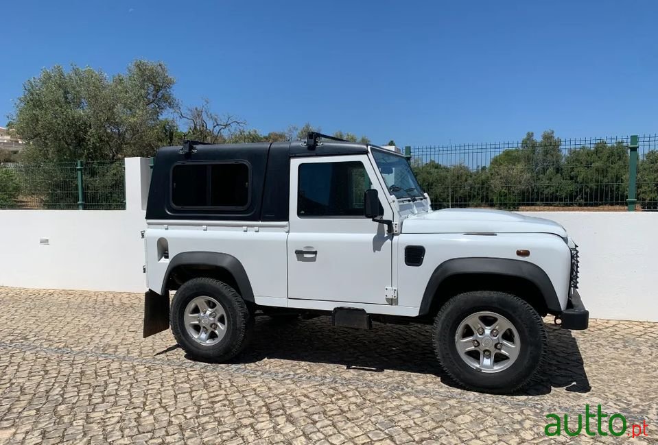 2016' Land Rover Defender photo #1