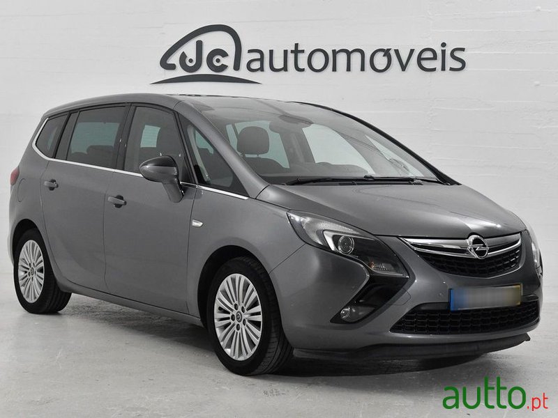 2016' Opel Zafira photo #1