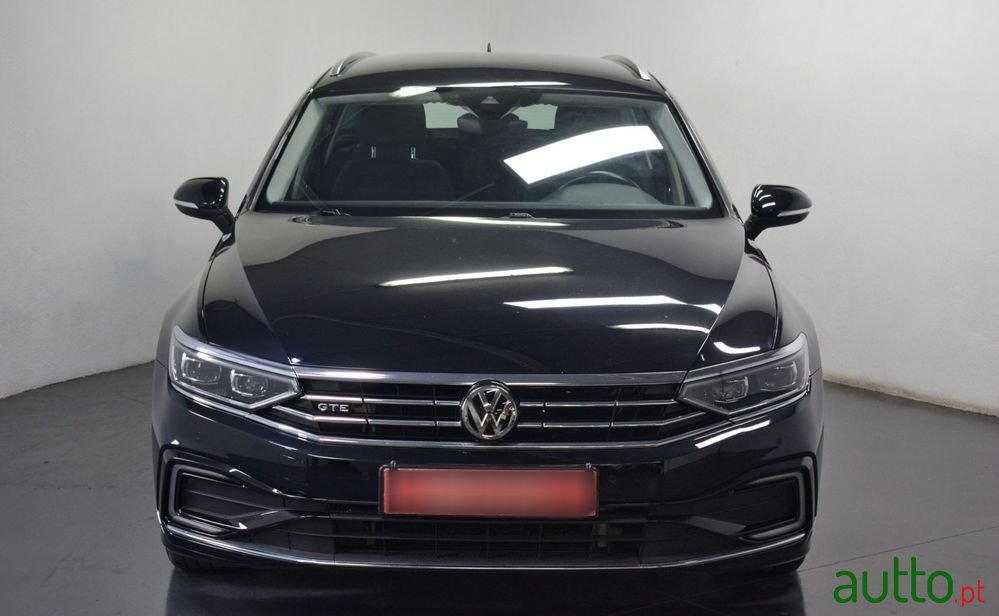 2020' Volkswagen Passat Variant photo #2