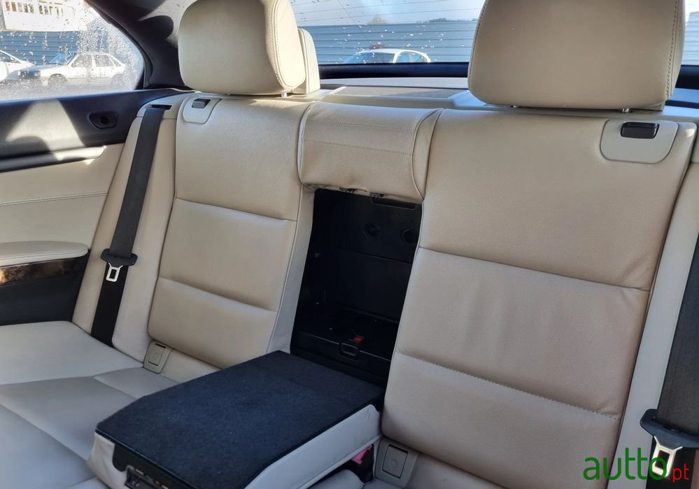 2008' BMW 330 D Coupe photo #2