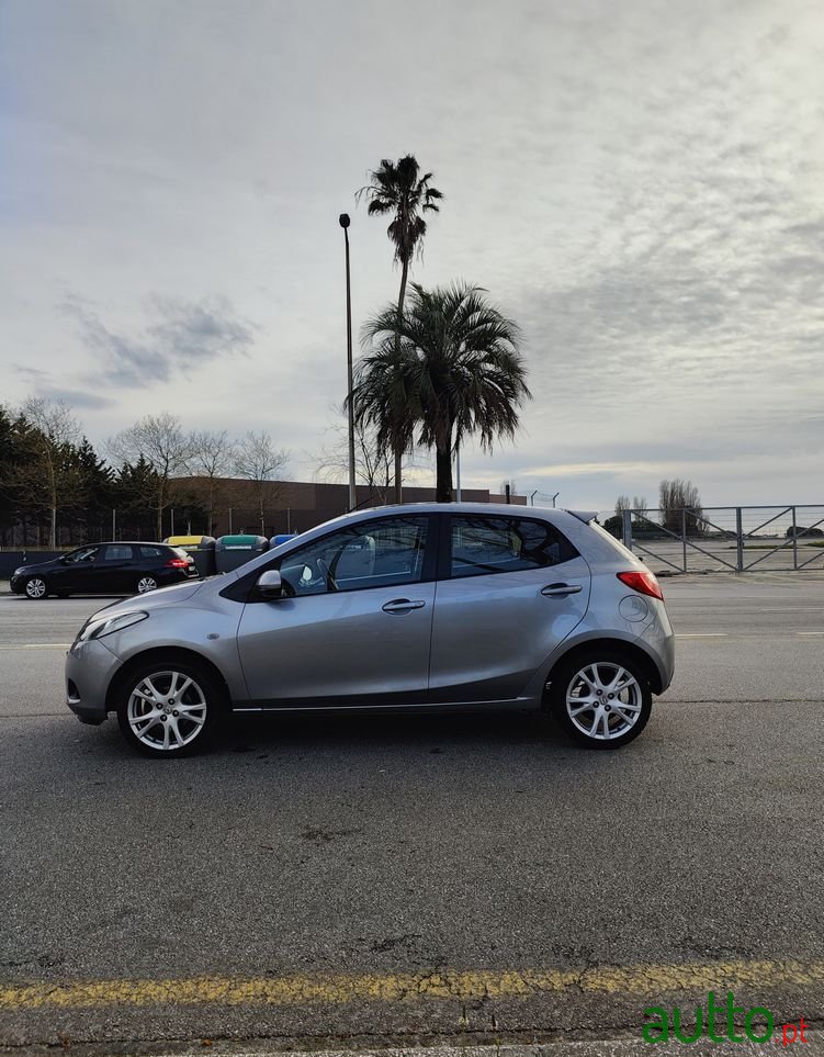 2010' Mazda 2 photo #2