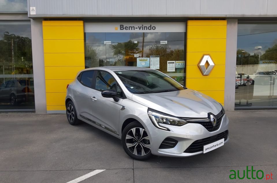 2021' Renault Clio photo #1