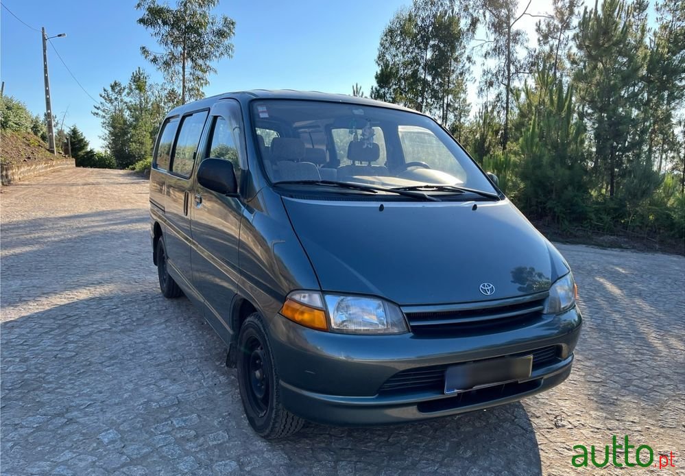 1997' Toyota HiAce photo #1