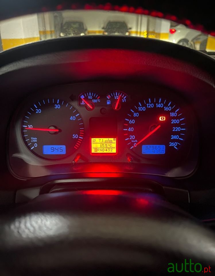 2001' Volkswagen Golf photo #4