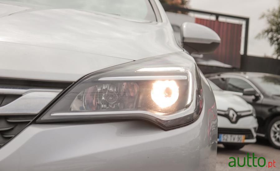 2017' Opel Astra Sports Tourer photo #2