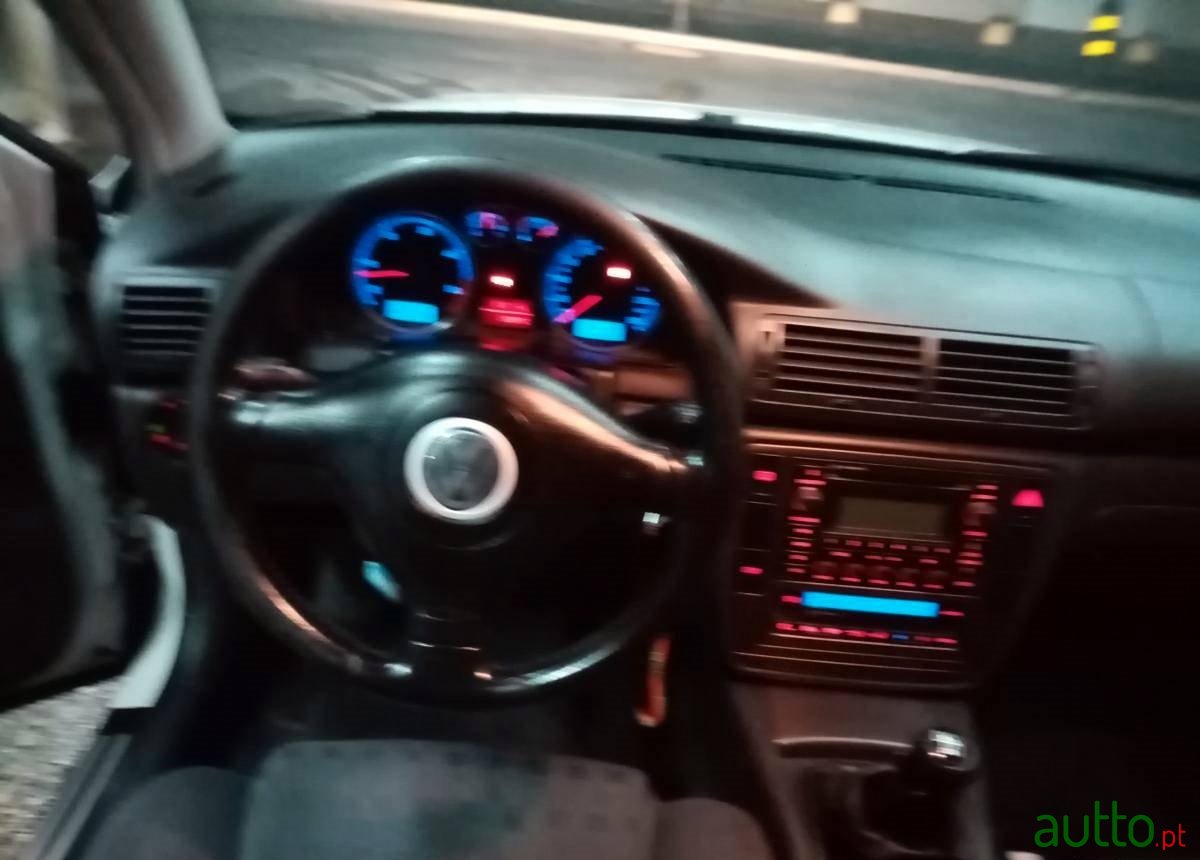 2005' Volkswagen photo #3