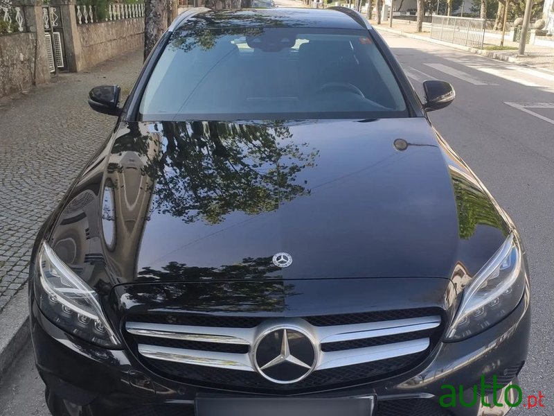 2020' Mercedes-Benz Classe C photo #2
