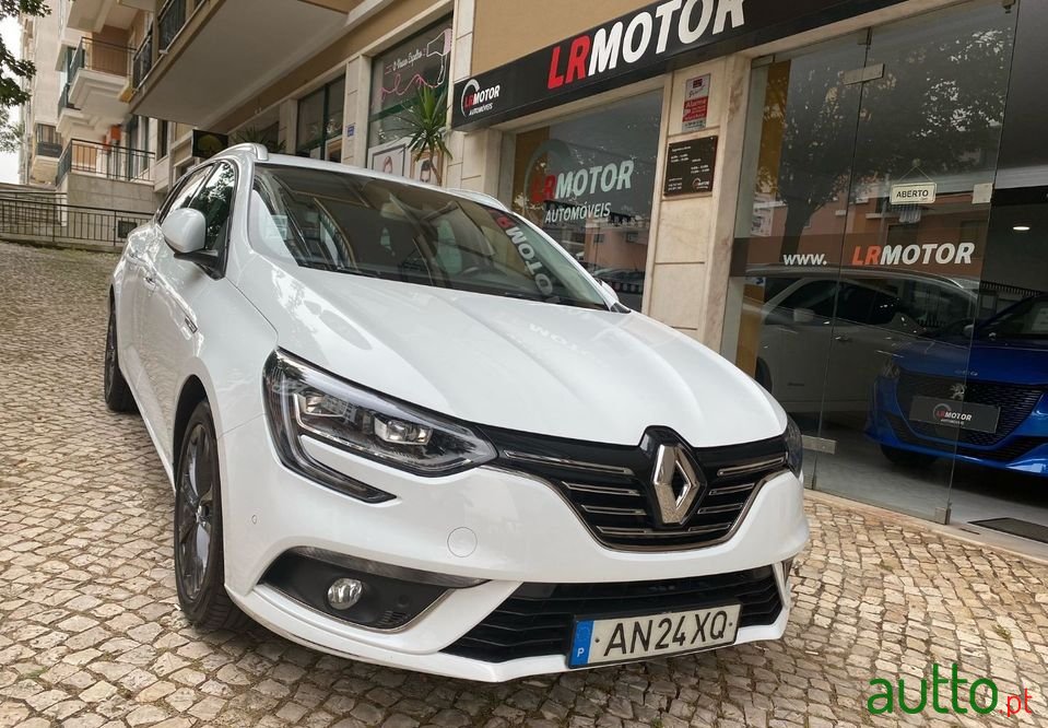 2018' Renault Megane Sport Tourer photo #2