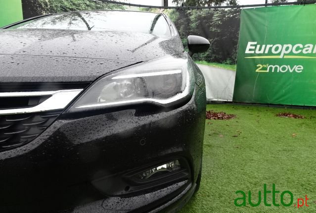 2019' Opel Astra photo #5