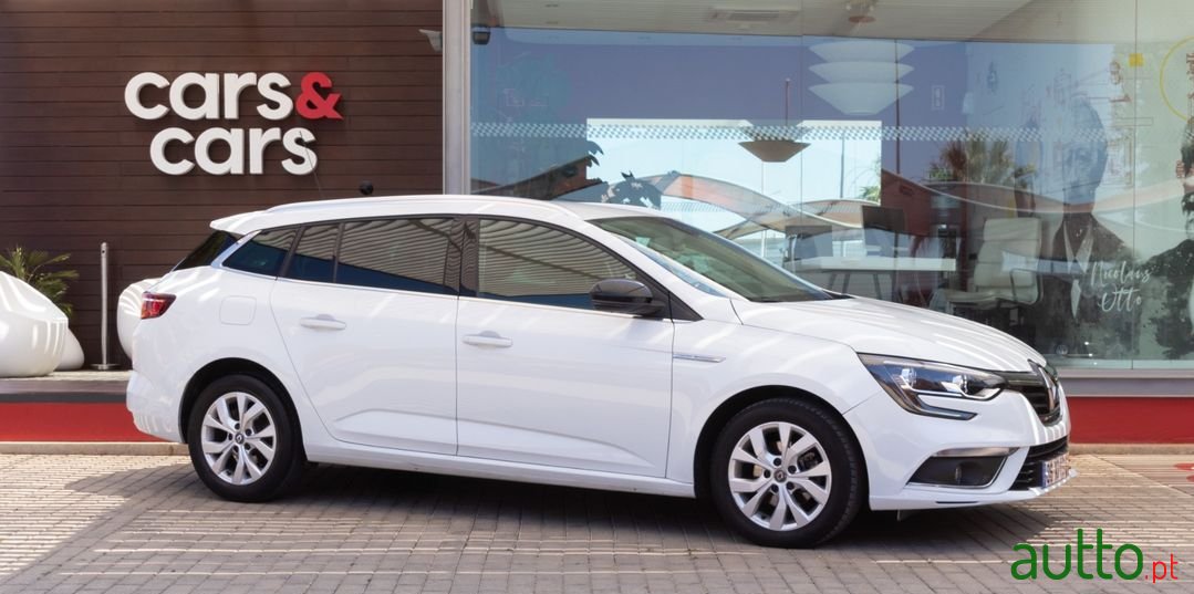 2019' Renault Megane Sport Tourer photo #1