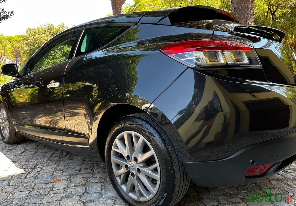 2010' Renault Megane photo #3