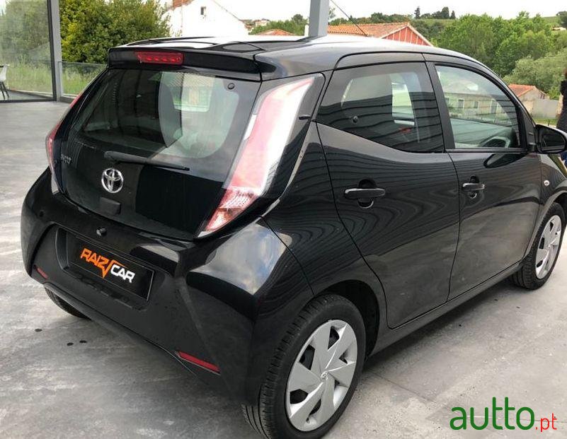 2017' Toyota Aygo photo #2