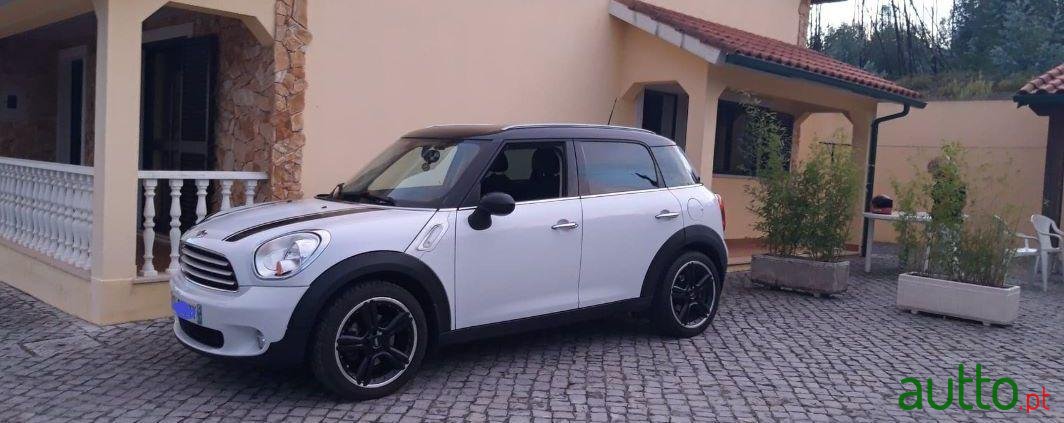 2012' MINI Countryman Cooper D photo #2