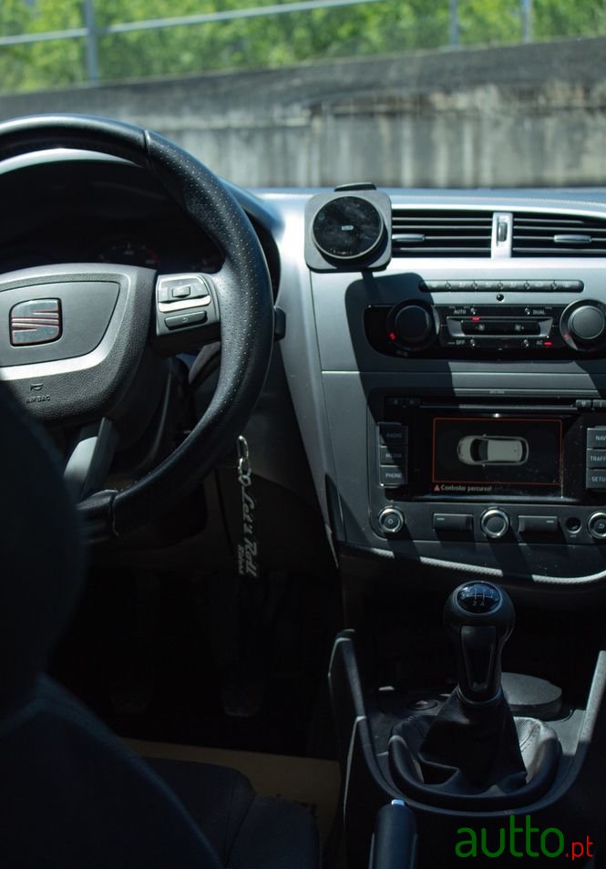 2011' SEAT Leon 1.6 Tdi Sport photo #6