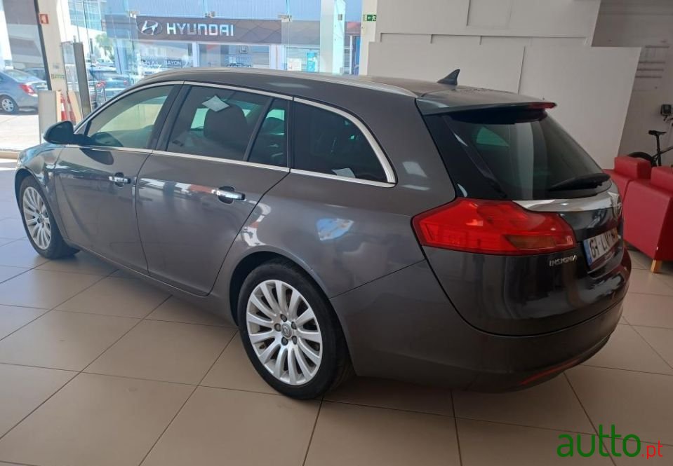 2011' Opel Insignia Sports Tourer photo #3