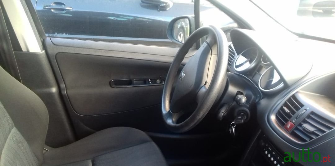 2007' Peugeot 207 photo #3