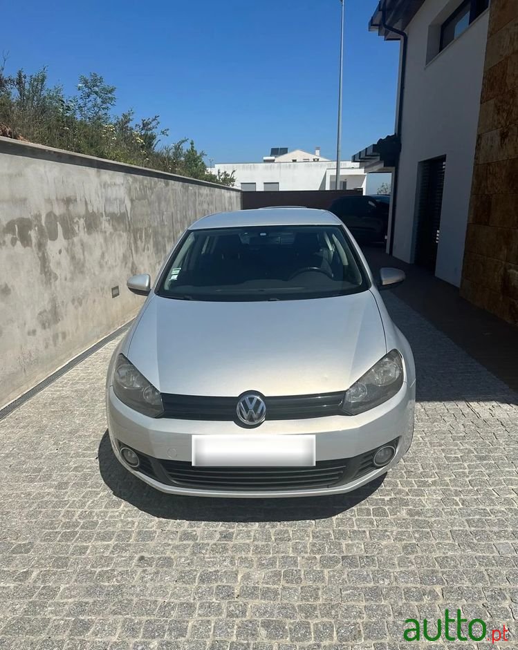 2010' Volkswagen Golf photo #3