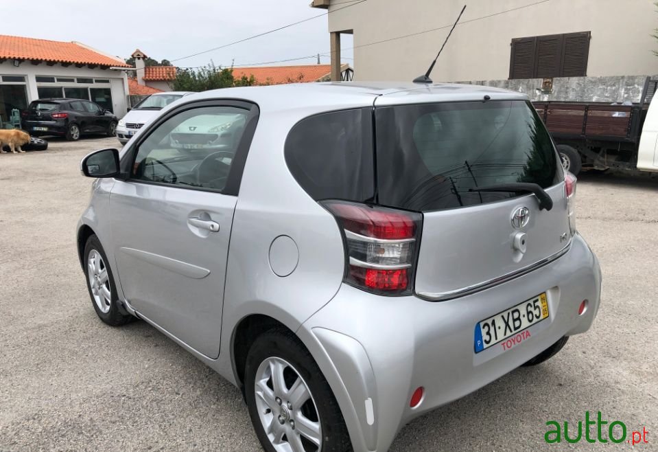 2009' Toyota iQ photo #6