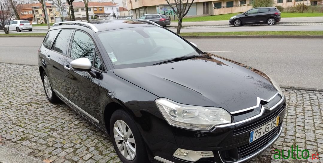 2010' Citroen C5 Tourer photo #4