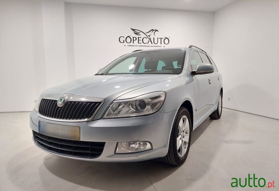 2011' Skoda Octavia Break photo #3