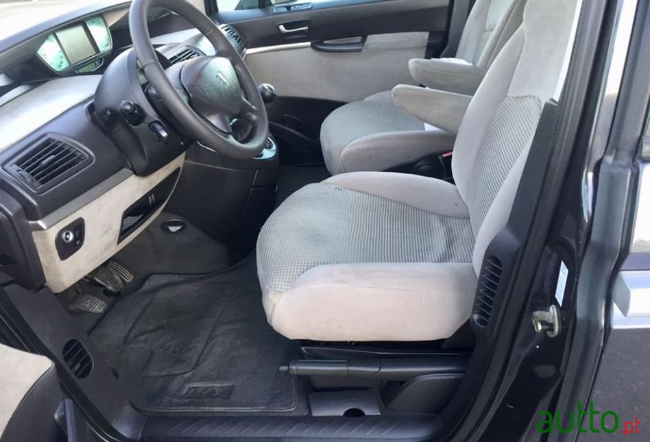 2005' Peugeot 807 photo #4