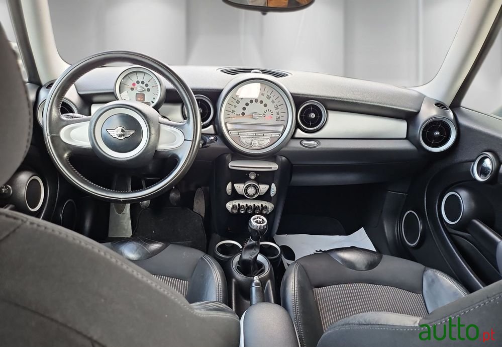 2010' MINI Cooper D photo #2