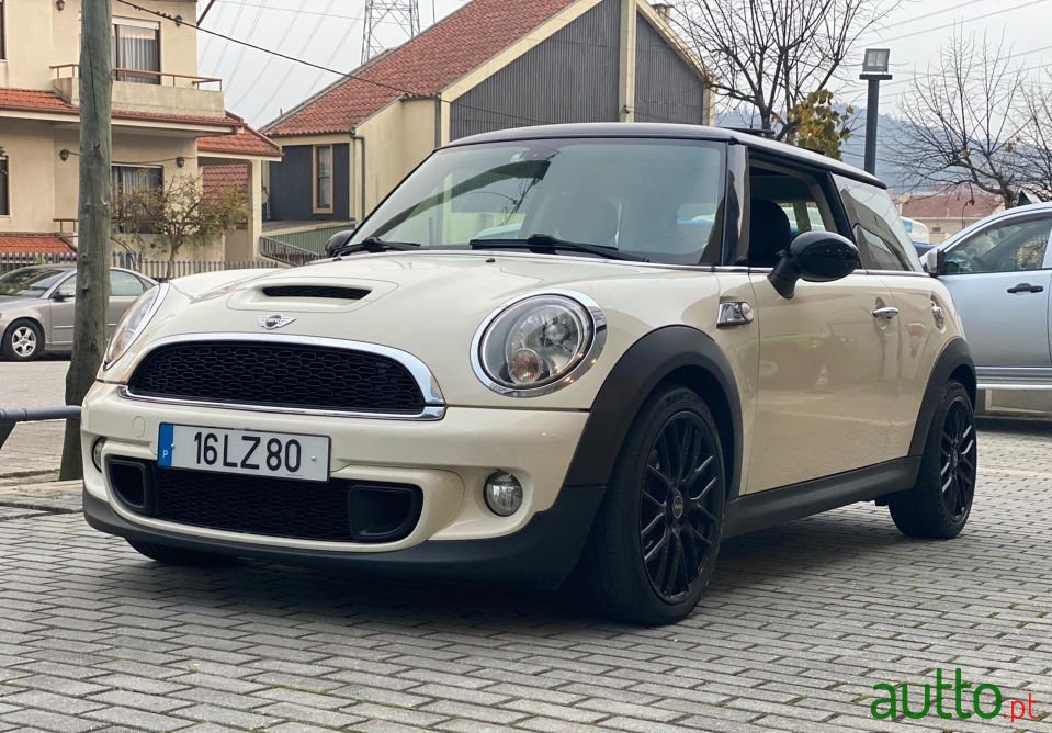 2011' MINI Cooper Sd photo #1