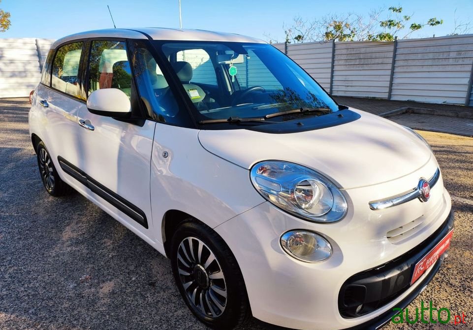 2016' Fiat 500L photo #3