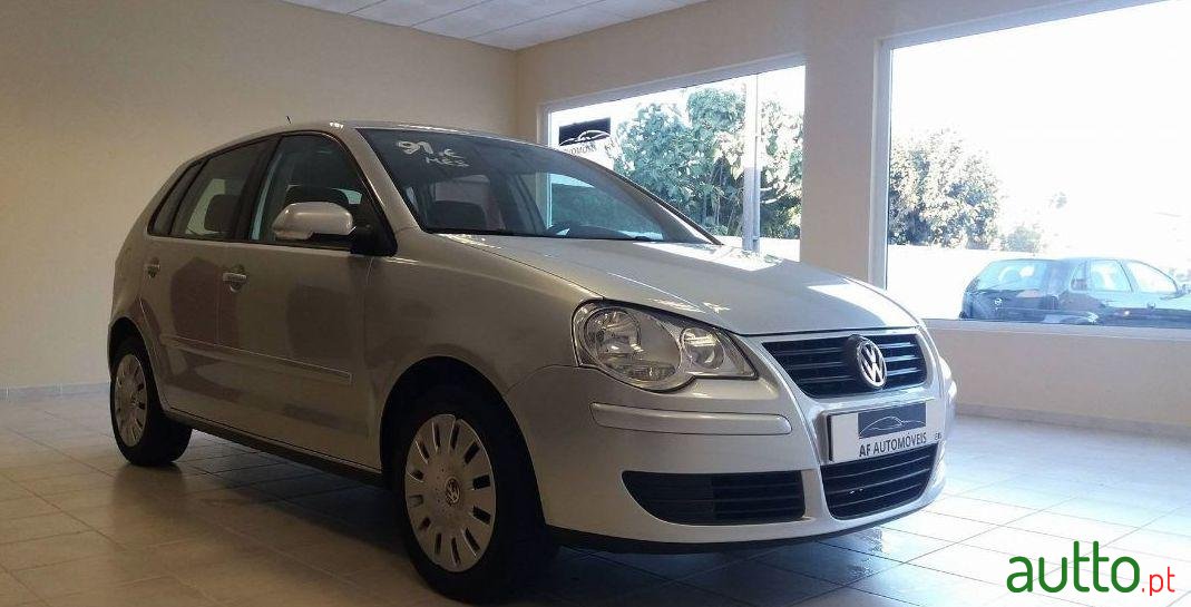 2005' Volkswagen Polo photo #1