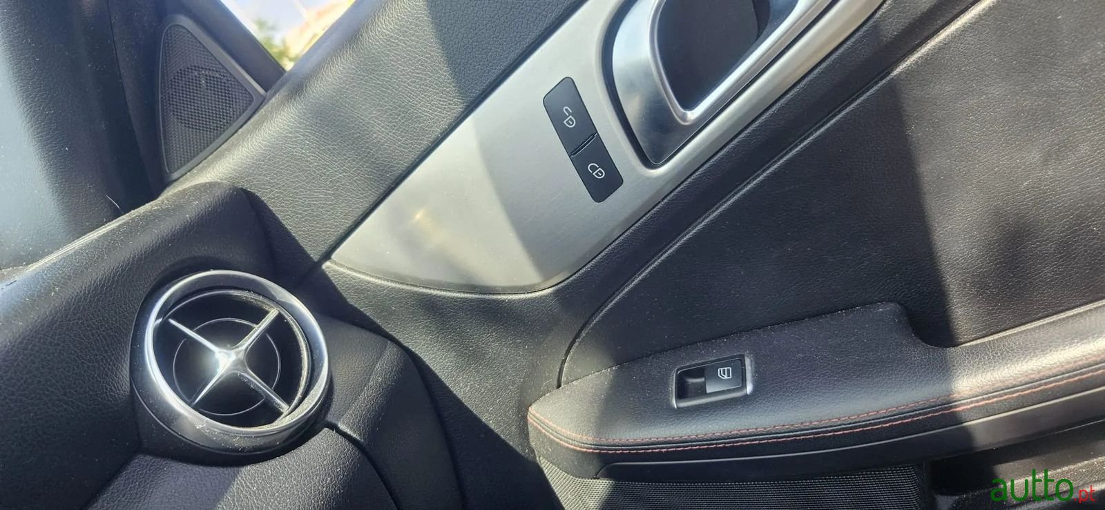 2012' Mercedes-Benz Slk-200 photo #6