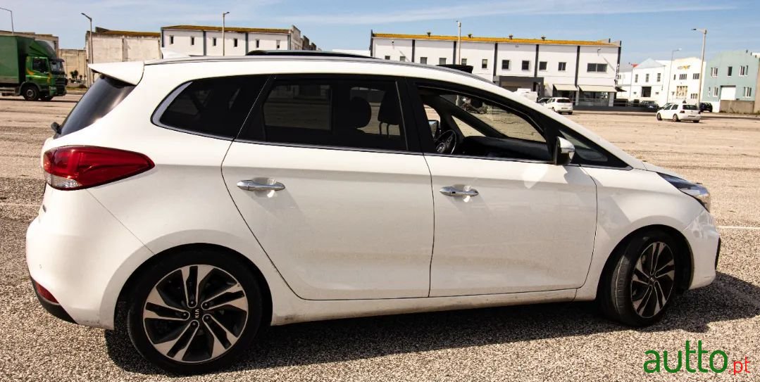 2018' Kia Carens photo #3