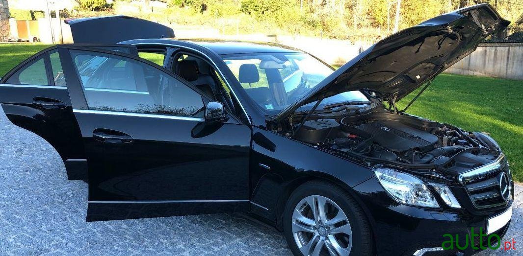 2010' Mercedes-Benz E-250 photo #2