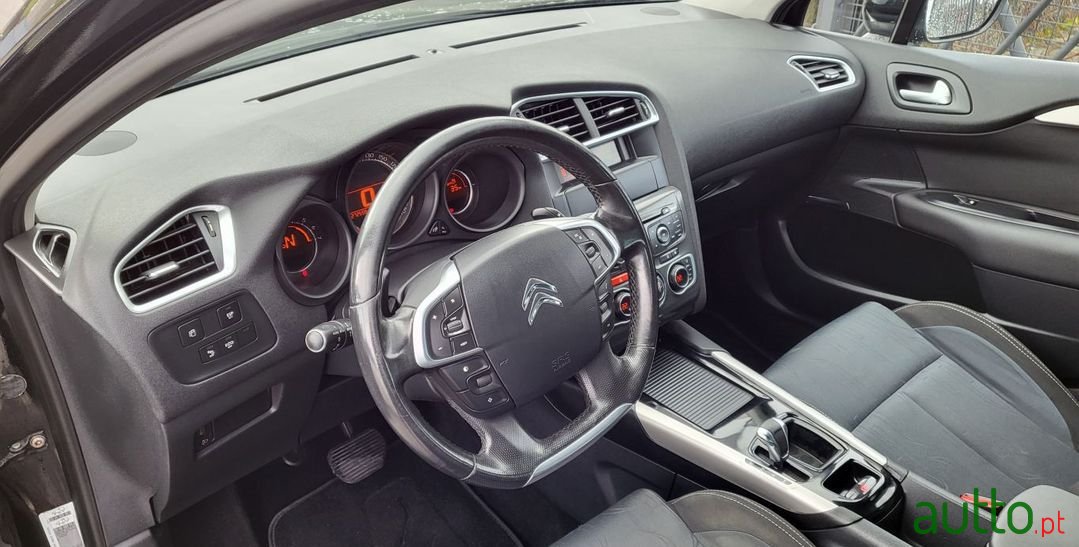 2010' Citroen C4 photo #6