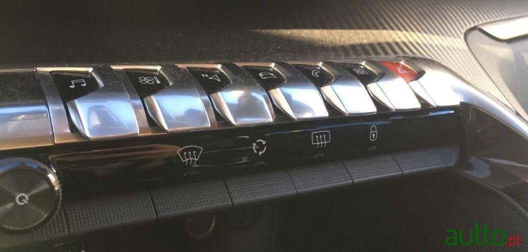 2016' Peugeot 3008 photo #1