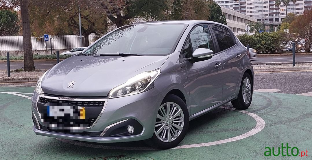 2019' Peugeot 208 photo #1