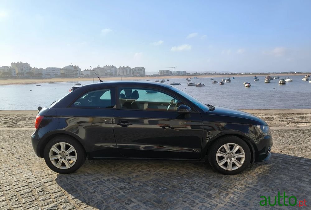 2010' Audi A1 1.6 Tdi Advance photo #6