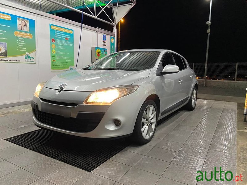 2014' Renault Megane photo #1