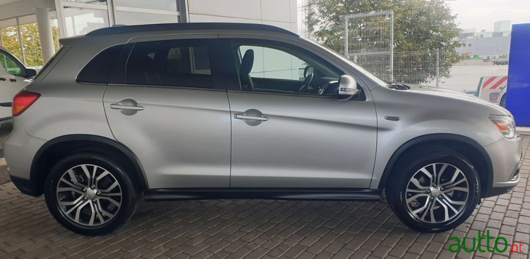 2020' Mitsubishi ASX photo #3