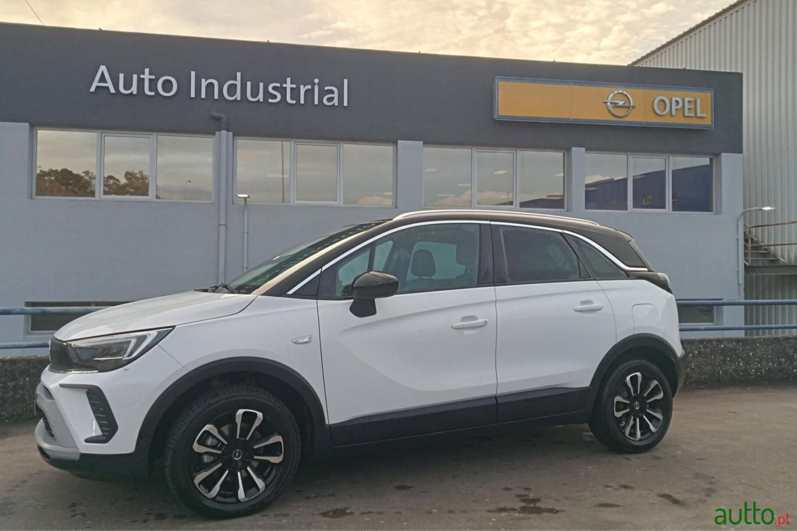 2022' Opel Crossland photo #1