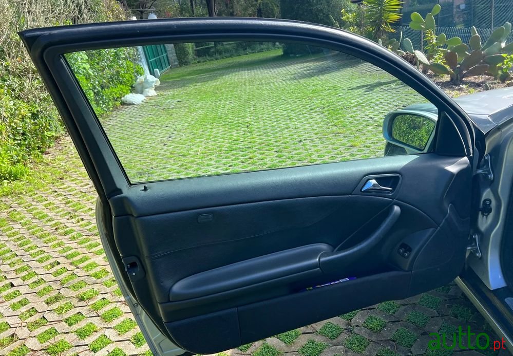 2003' Mercedes-Benz C 200 photo #2