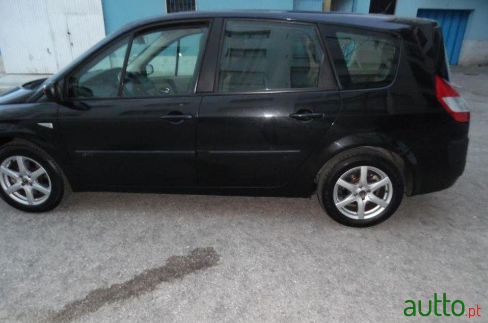 2005' Renault Grand Scenic photo #1