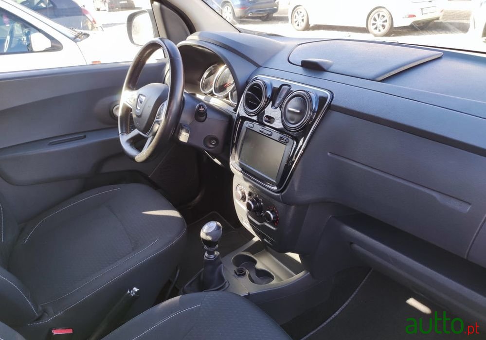 2020' Dacia Lodgy photo #3