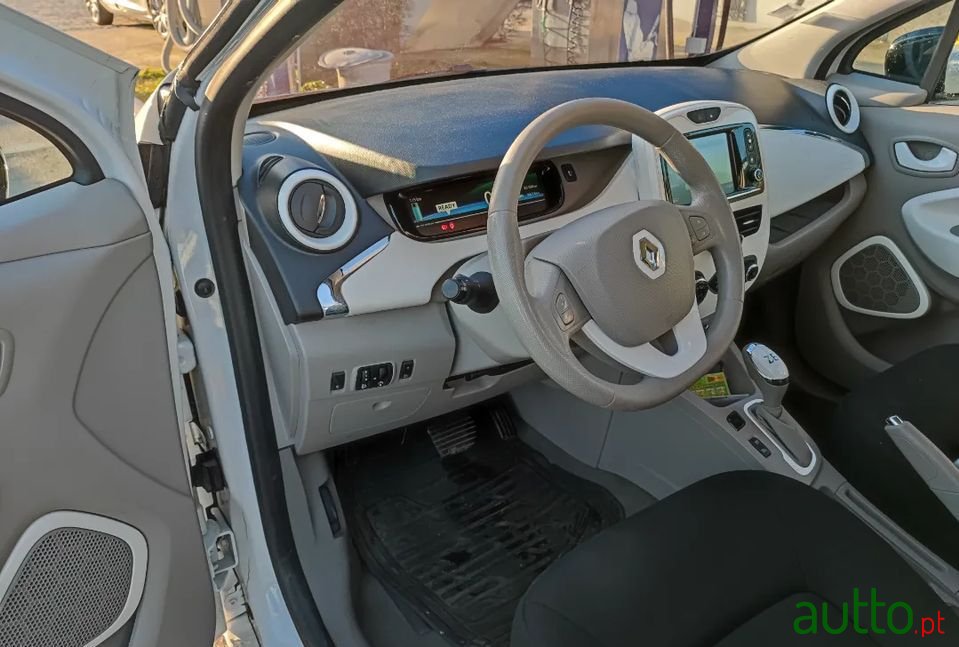2015' Renault Zoe photo #6