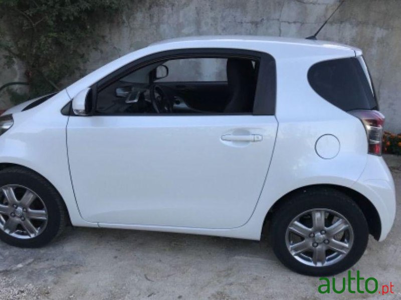 2010' Toyota iQ photo #3