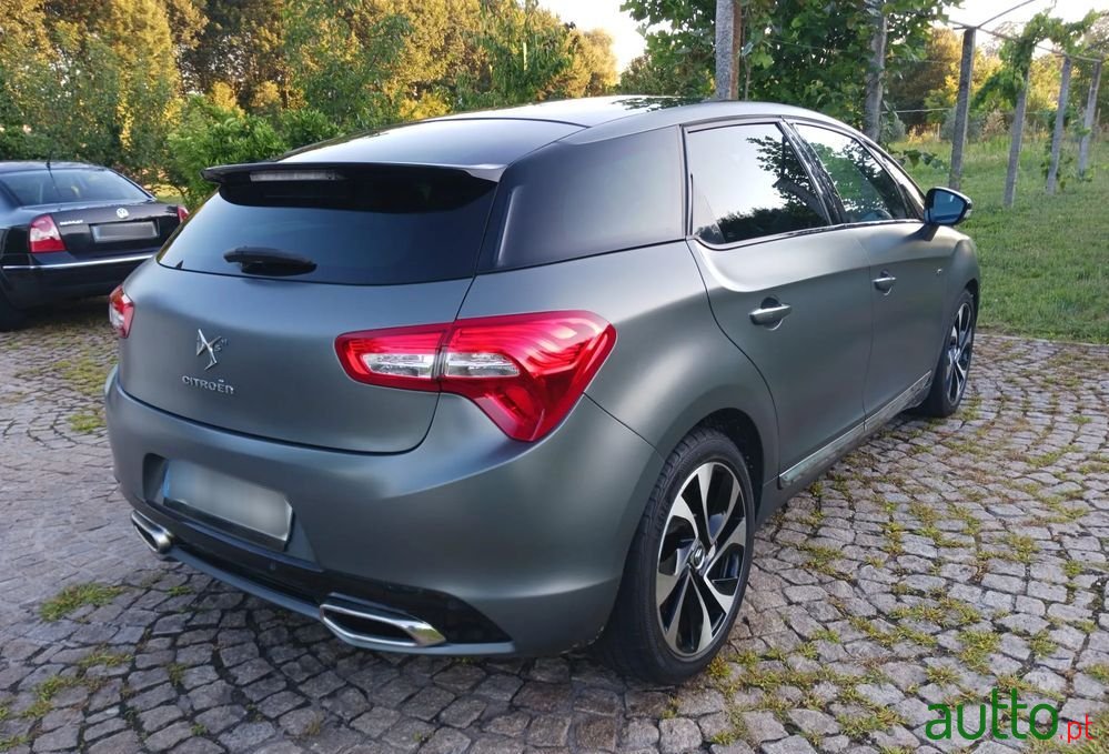 2013' Citroen DS5 photo #2