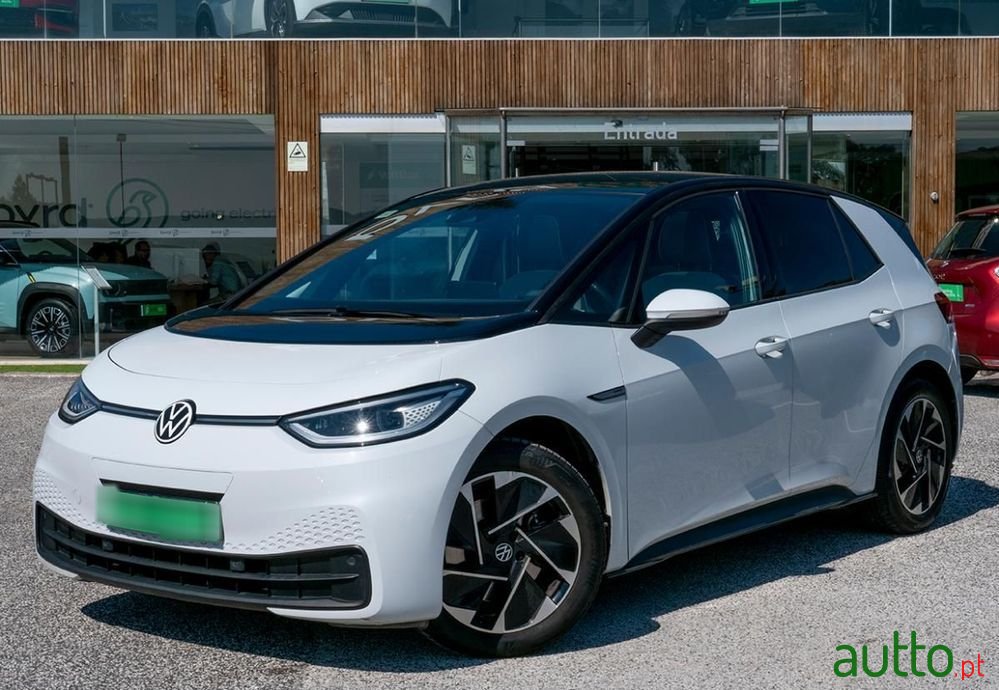 2021' Volkswagen ID.3 Pro Family photo #2