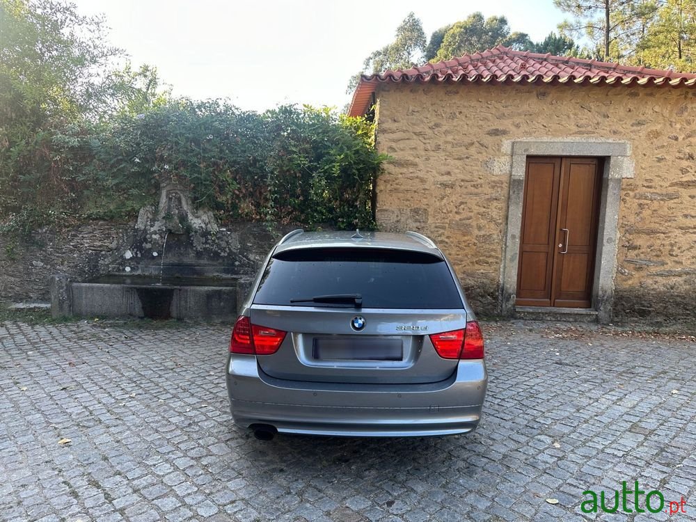 2011' BMW Série 3 D Touring Navigation photo #4