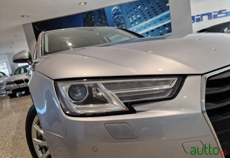 2016' Audi A4 Avant photo #6