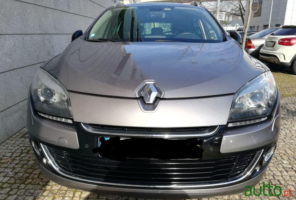 2012' Renault Megane Break photo #1