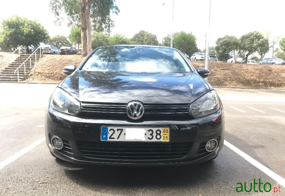 2009' Volkswagen Golf photo #3